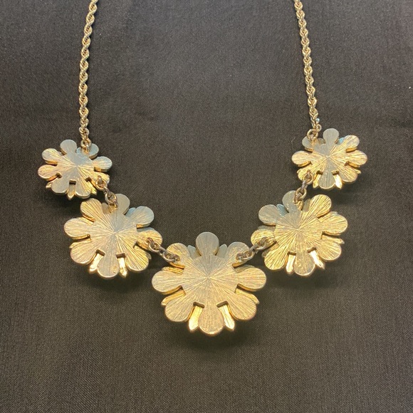 BR Flower Necklace - Picture 2 of 8